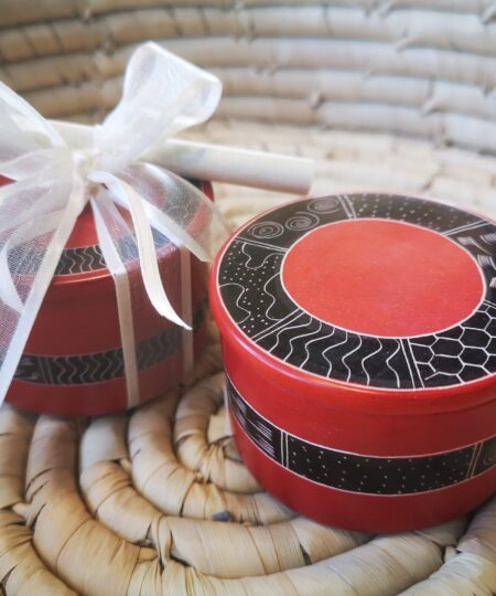 bomboniera in pietra saponaria da artigiani del Kenya con confetti inclusi - Fondazione Albero della Vita